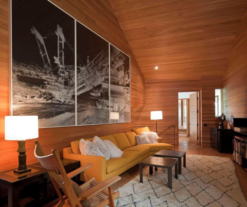 Peter Marino - Aspen Residence. Small living room with white rug.