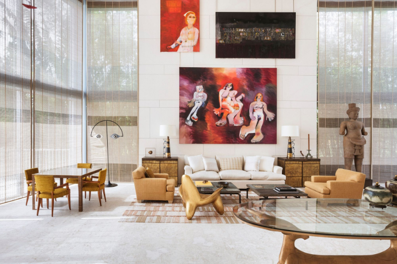 Peter Marino - Miami Beach Residence. Living Room with Art pieces and golden upholstery