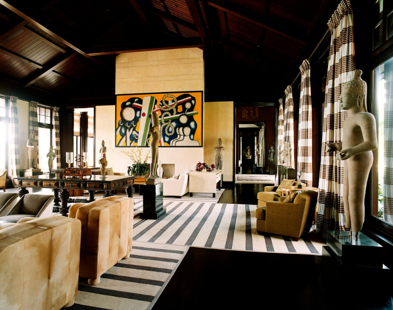 Peter Marino - Palm Beach Residence. Living Room with black wooden floors, sculptures and striped rug.