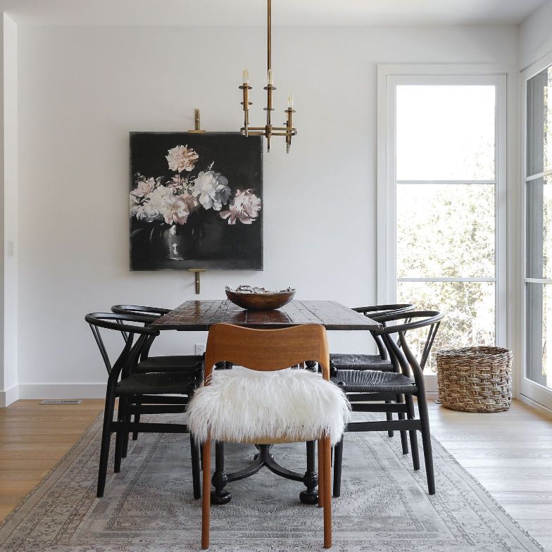 20 Versatile Modern Rugs For Your Dining Room