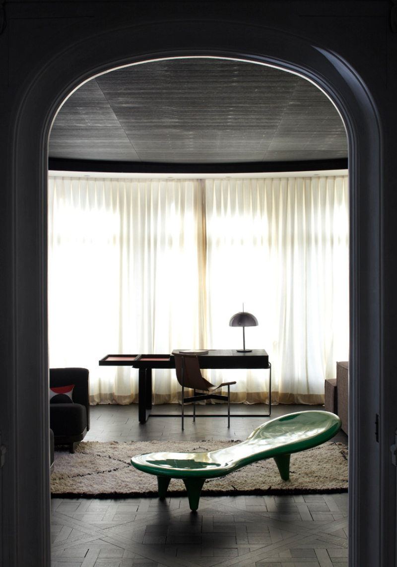 Rug design ideas by Bismut et Bismut Architectes. Comfort in the office is essential, the rug in the centrepiece has exactly that function, comfort and welcome.