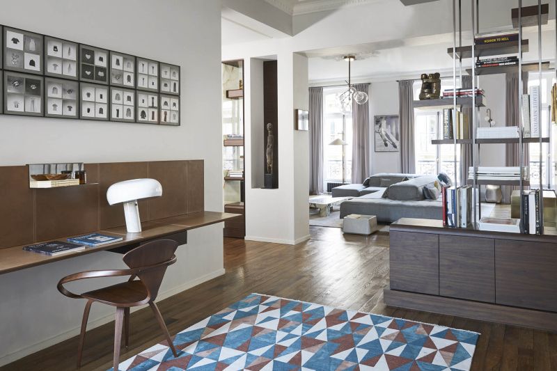 Rug design ideas by Bismut et Bismut Architectes. With a geometric carpet, this office is the perfect combination of the classic style of the architecture of the house, with modern decorative elements.