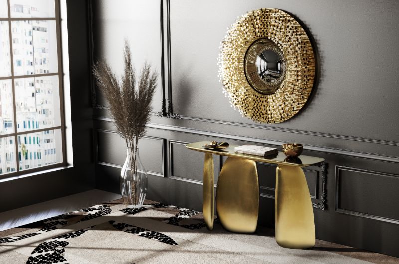 An attractive hall decor with a luxurious atmosphere, thanks to the IMPERIAL SNAKE RUG and other golden elements of the room.